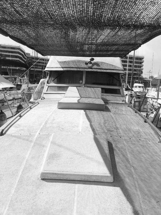 سان أدريان دي بيزوس Encantador Barco En Barcelona المظهر الخارجي الصورة